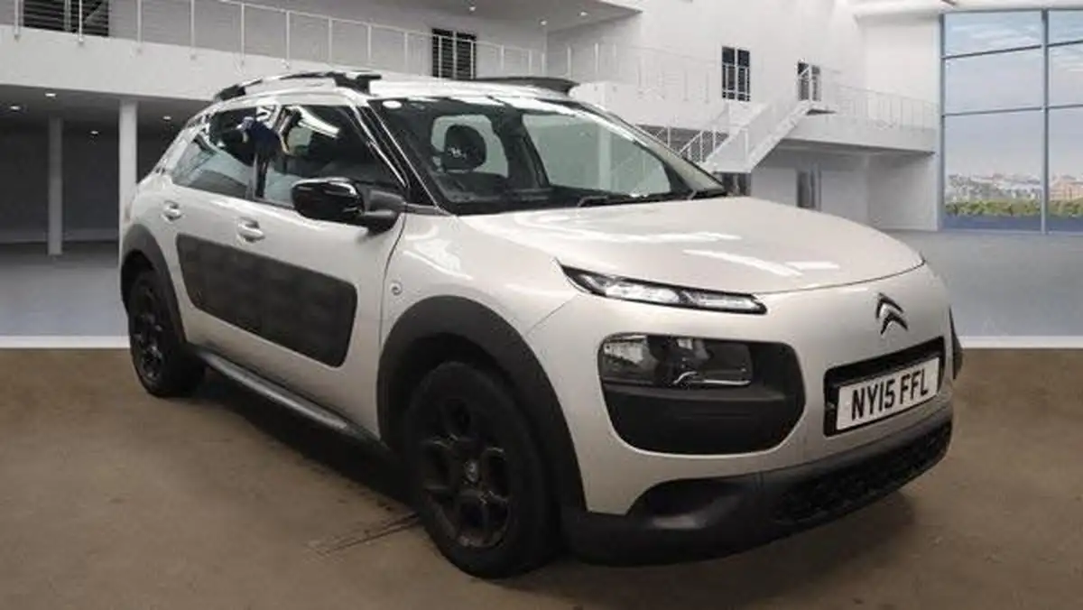 2015-citroen-c4-cactus-16bluehdi-feel-big-0