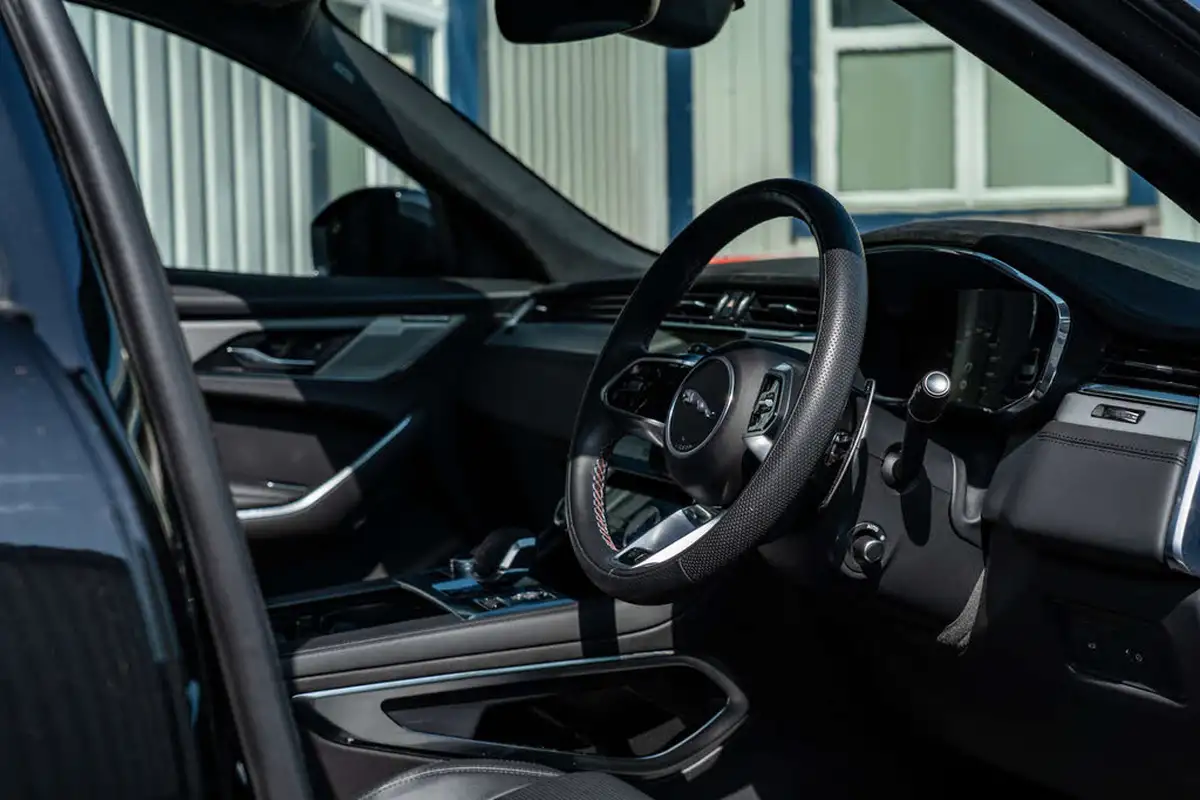 2024-jaguar-f-pace-50-v8-p575-svr-575-edition-big-8