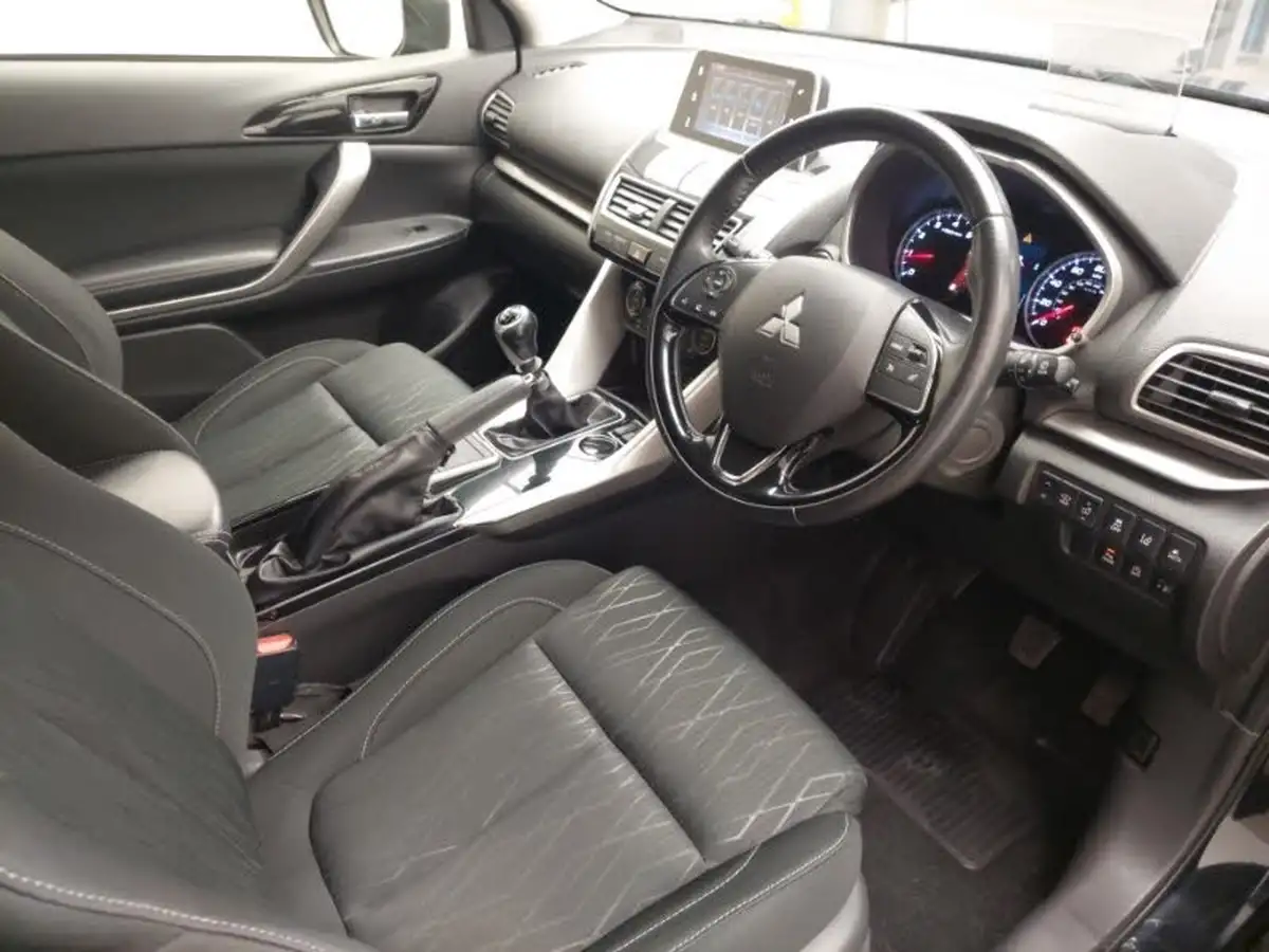 2018-mitsubishi-eclipse-cross-15-3-big-12