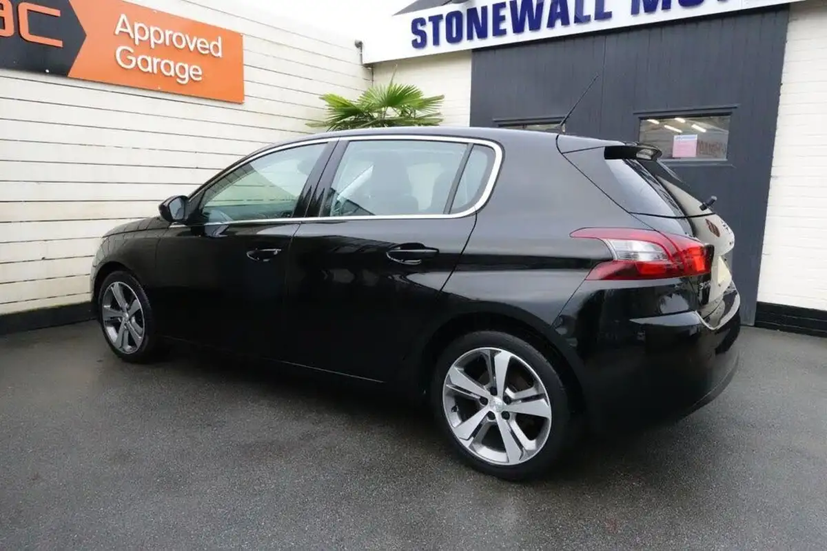 2019-peugeot-308-12-puretech-allure-110bhp-big-13