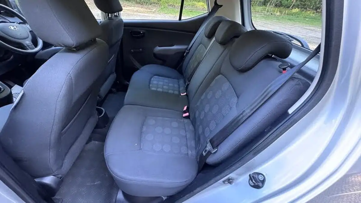 2010-hyundai-i10-12-classic-big-16