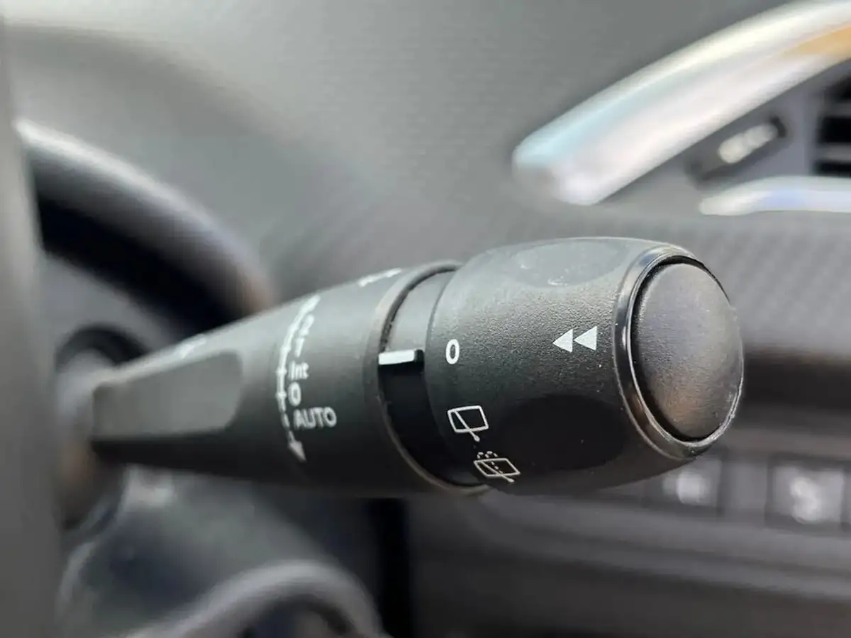 2019-peugeot-208-12-puretech-signature-big-44