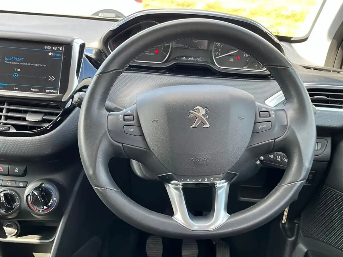 2019-peugeot-208-12-puretech-signature-big-16