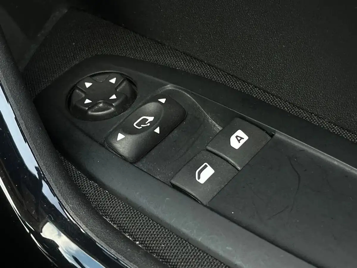 2019-peugeot-208-12-puretech-signature-big-20