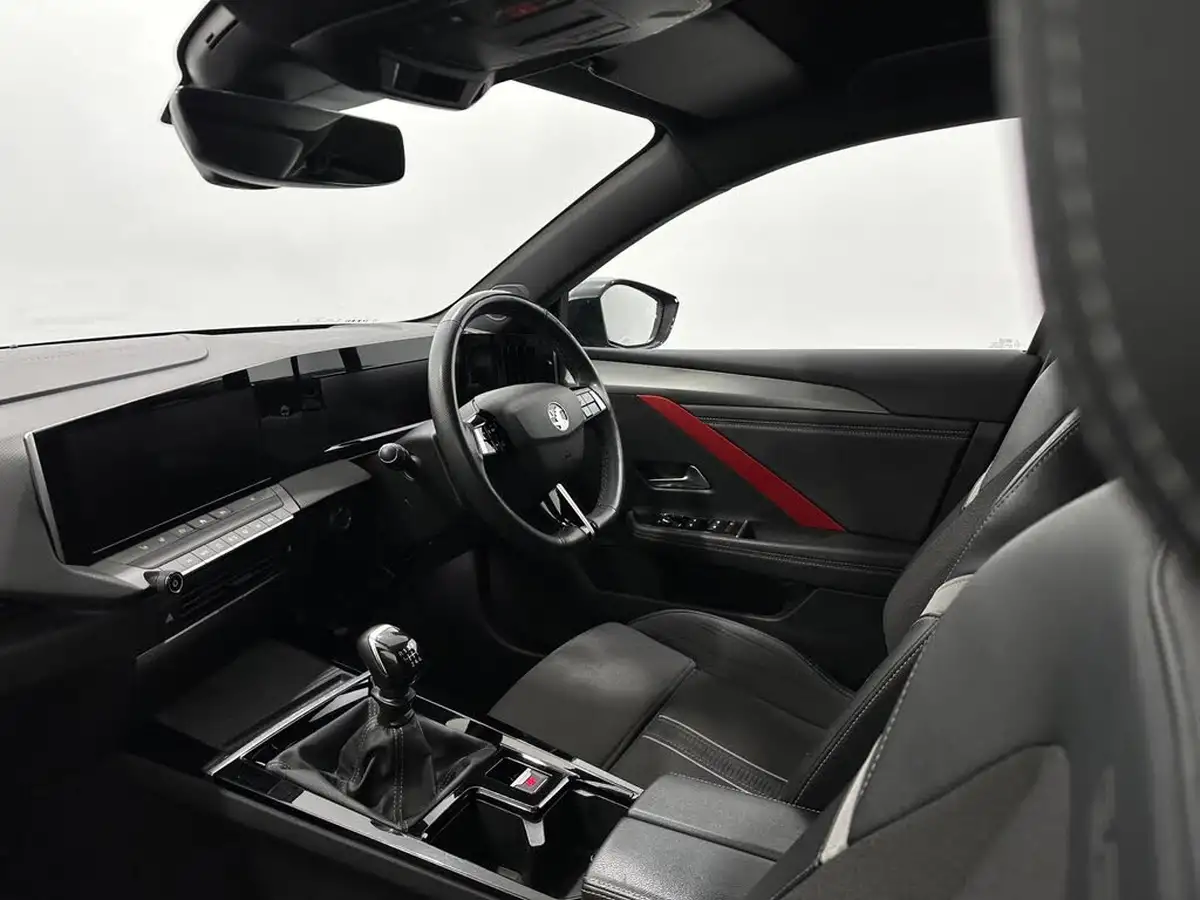 2022-vauxhall-astra-12-turbo-gs-line-hatchback-big-29