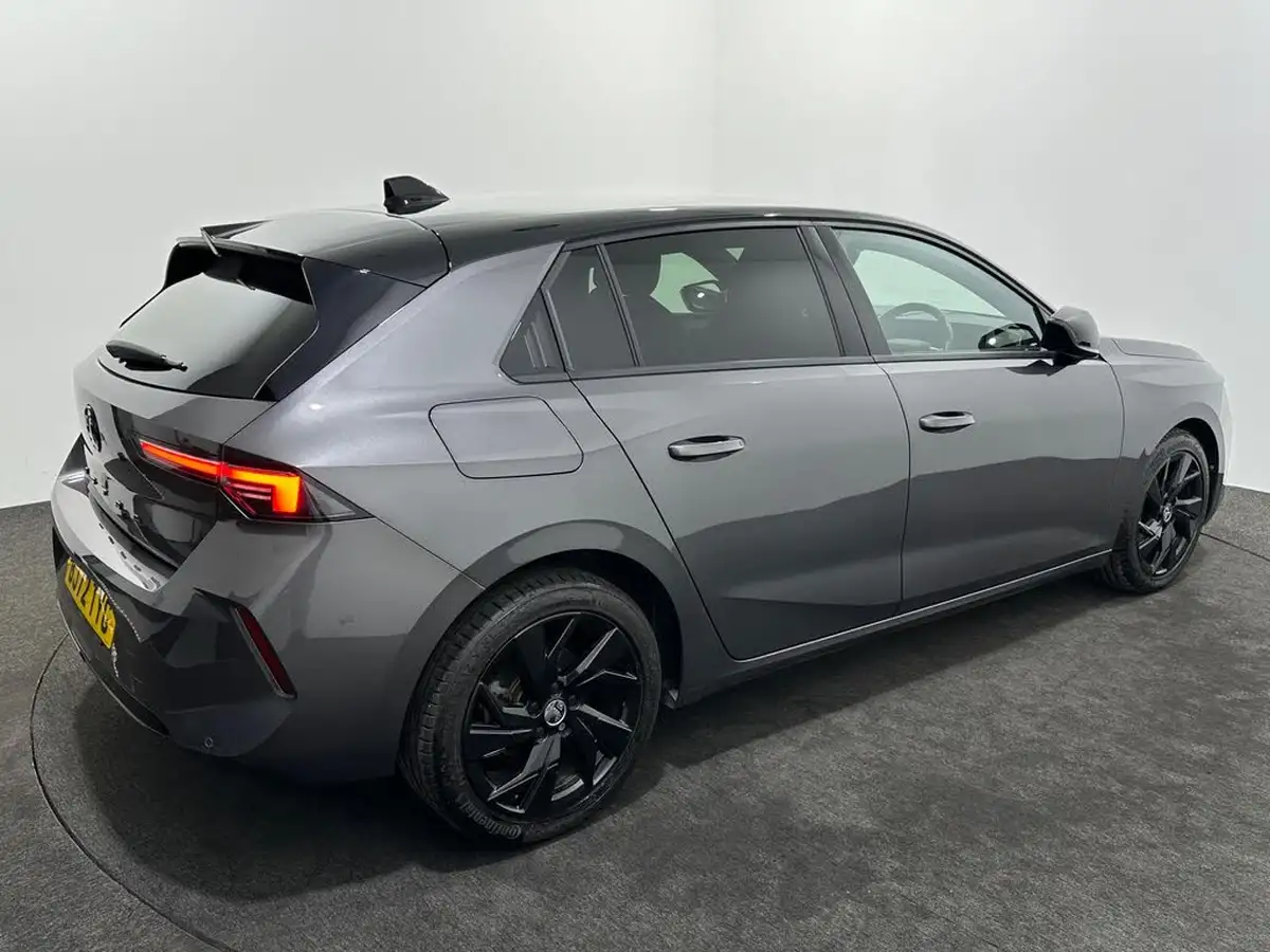 2022-vauxhall-astra-12-turbo-gs-line-hatchback-big-53