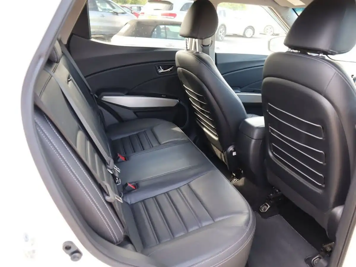2015-kgm-ssangyong-tivoli-16-elx-big-22