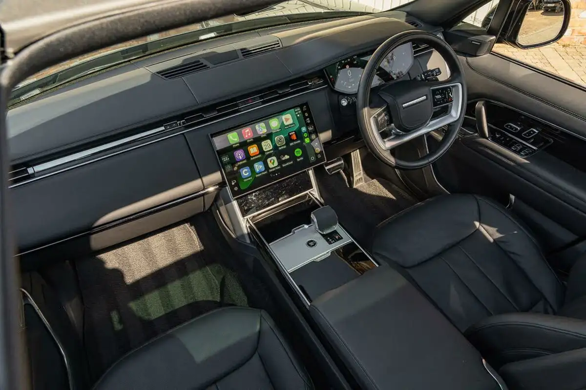 2023-land-rover-range-rover-30-d300-se-big-30