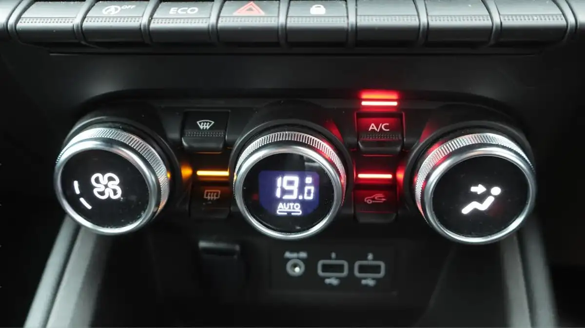 2020-renault-clio-13-tce-rs-line-big-12