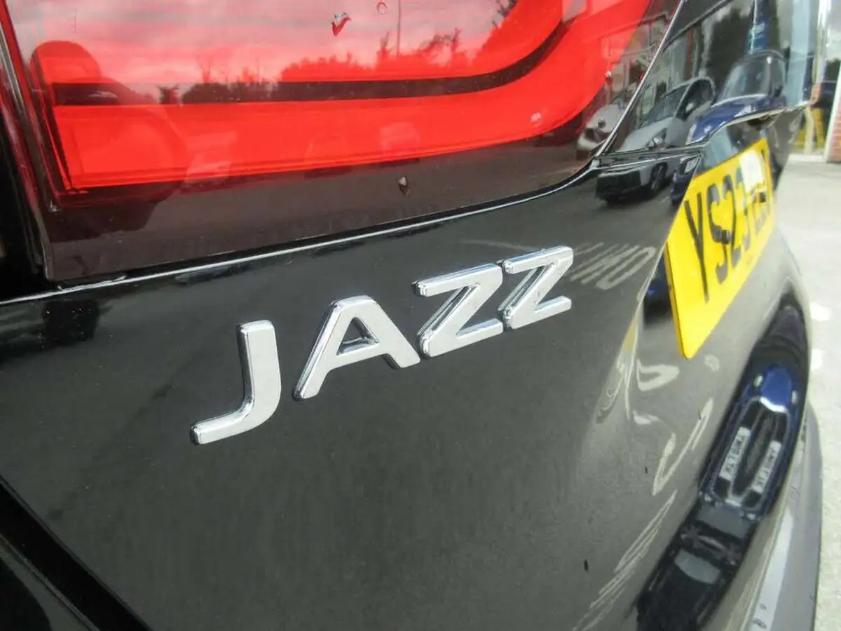 2023-honda-jazz-15-i-mmd-advance-big-10