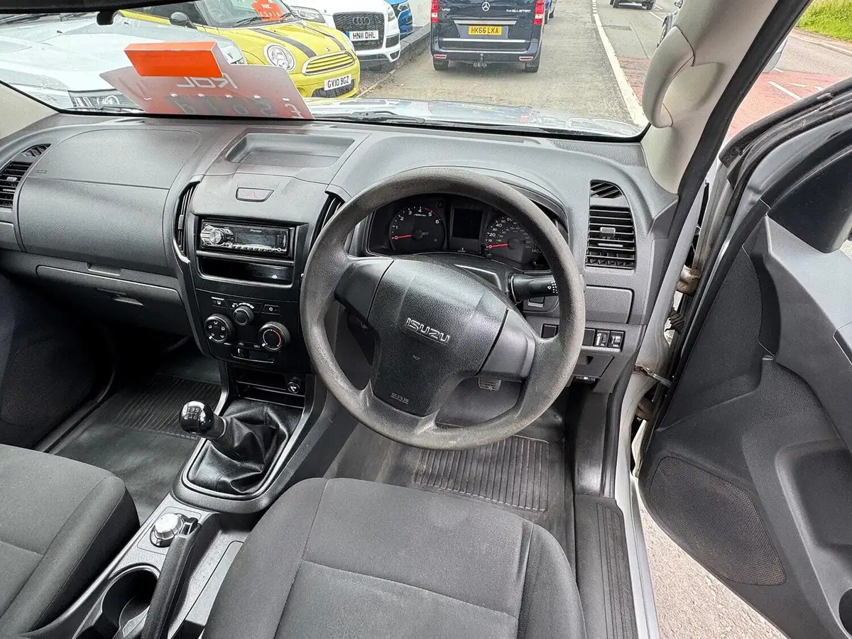 2014-isuzu-d-max-25td-4x4-double-pickup-big-10