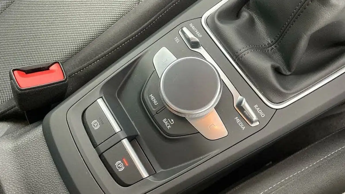 2022-audi-q2-10-30-tfsi-sport-big-24