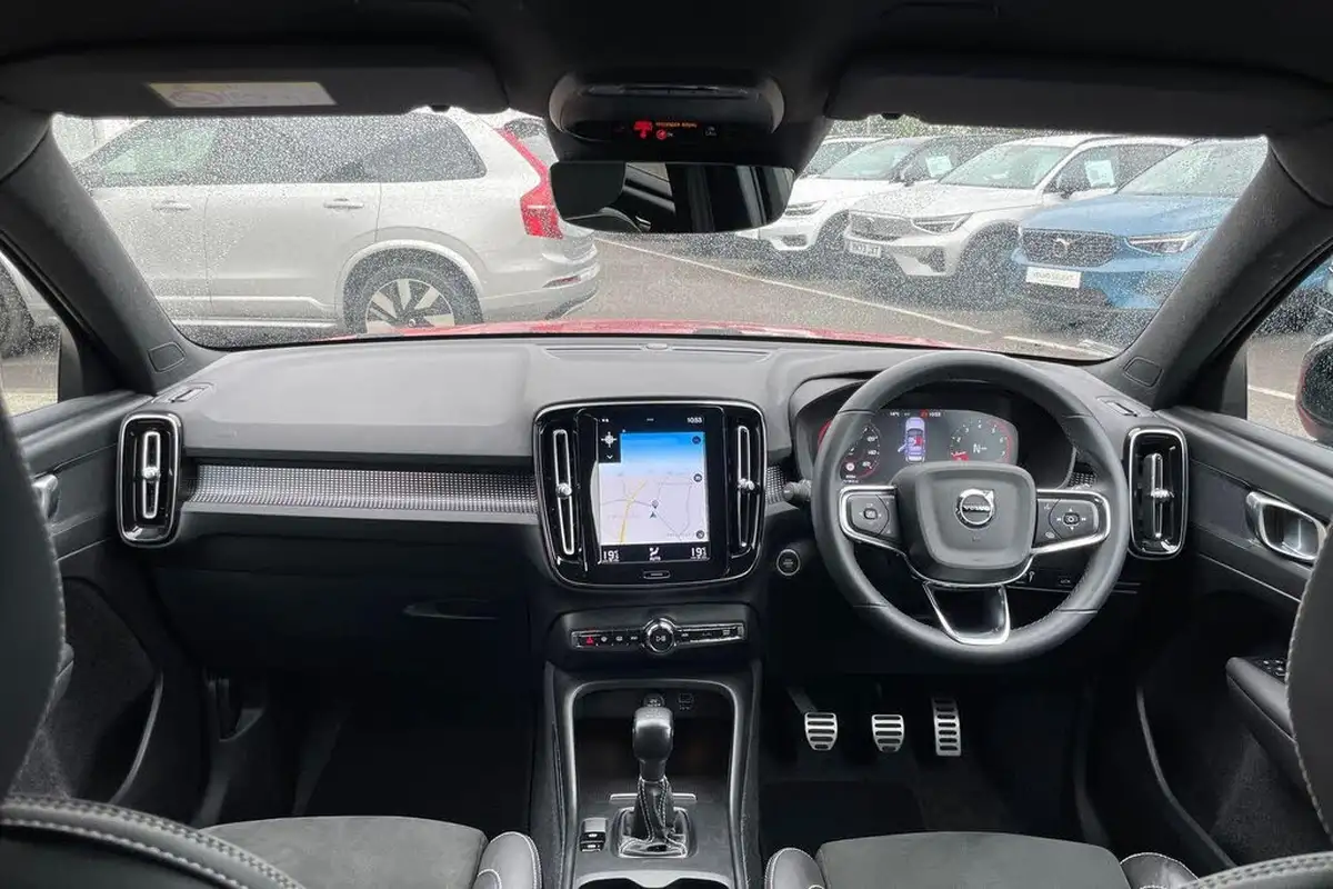 2021-volvo-xc40-15-t3-r-design-161bhp-big-2