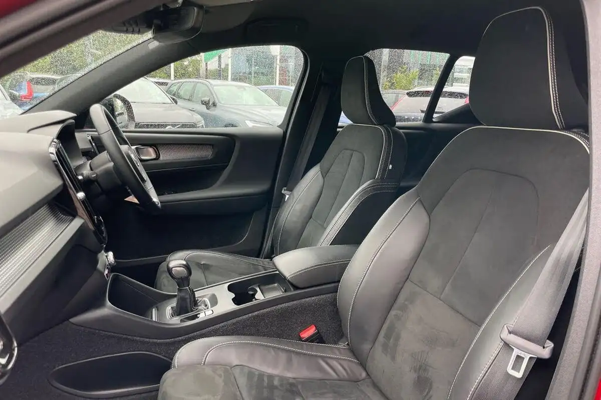 2021-volvo-xc40-15-t3-r-design-161bhp-big-26