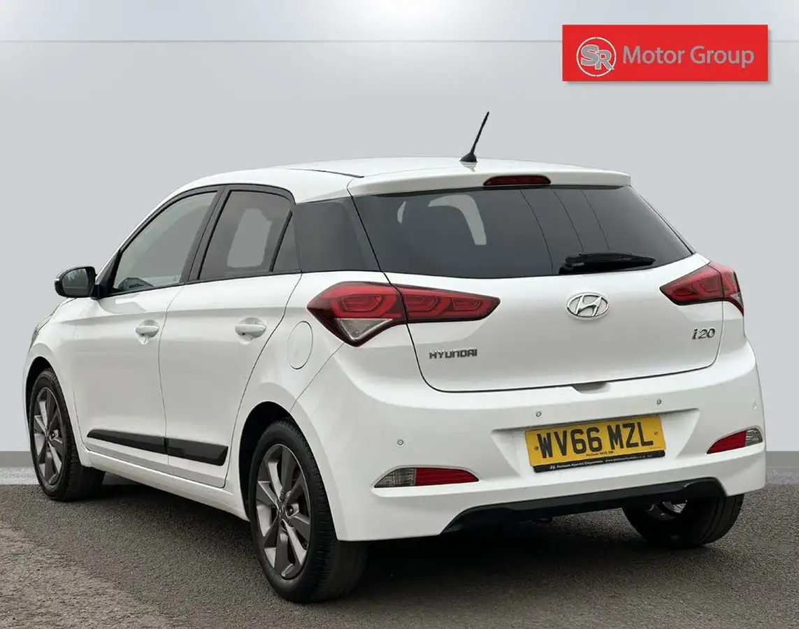 2016-hyundai-i20-12-premium-big-3