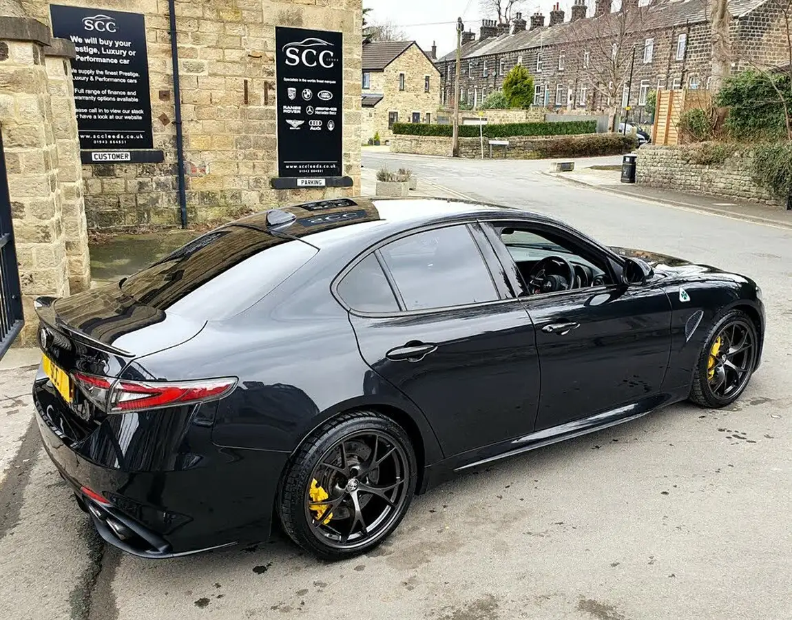 2021-alfa-romeo-giulia-29-biturbo-quadrifoglio-big-11