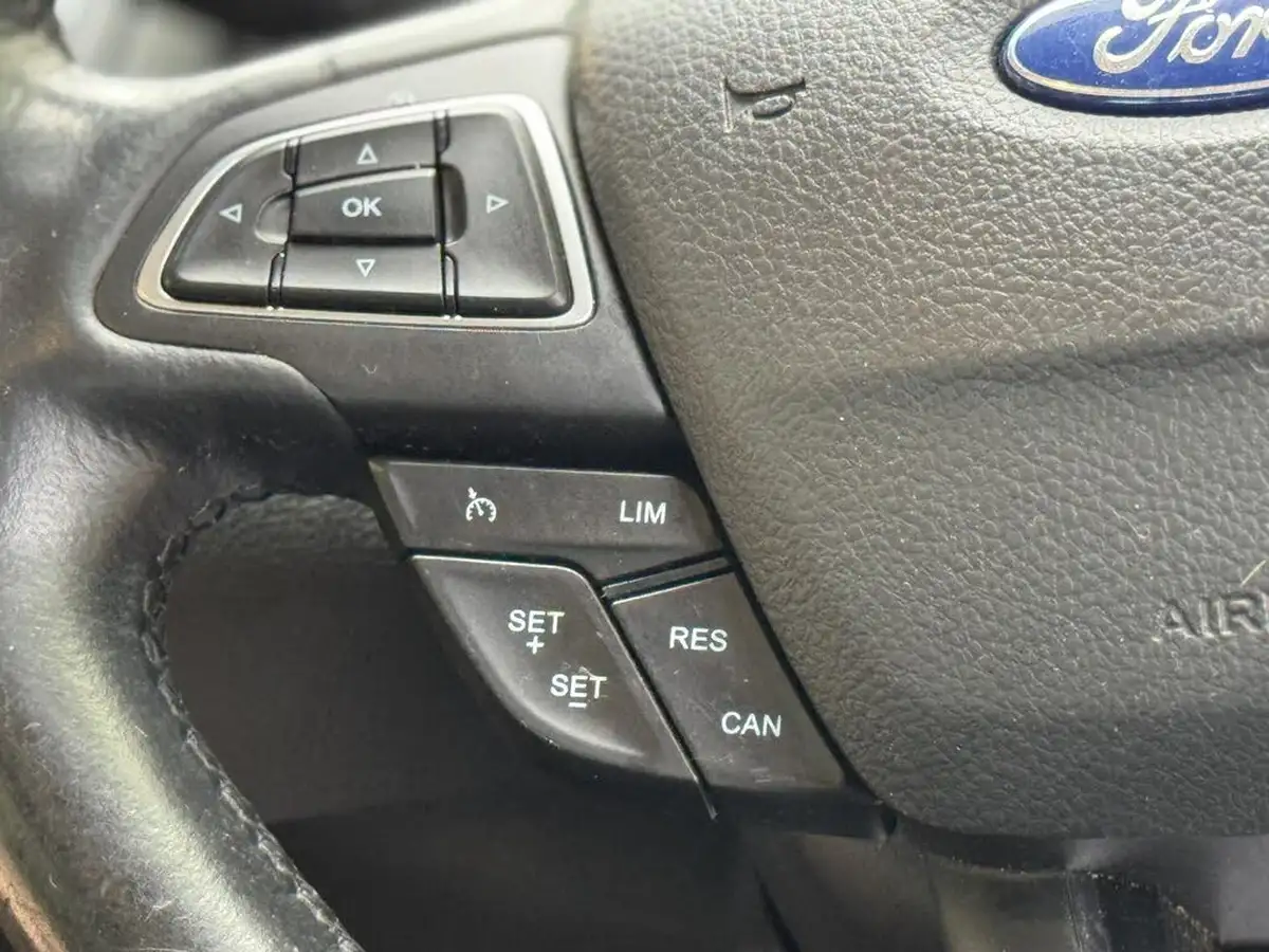 2015-ford-focus-10-titanium-t-125ps-hatchback-big-35