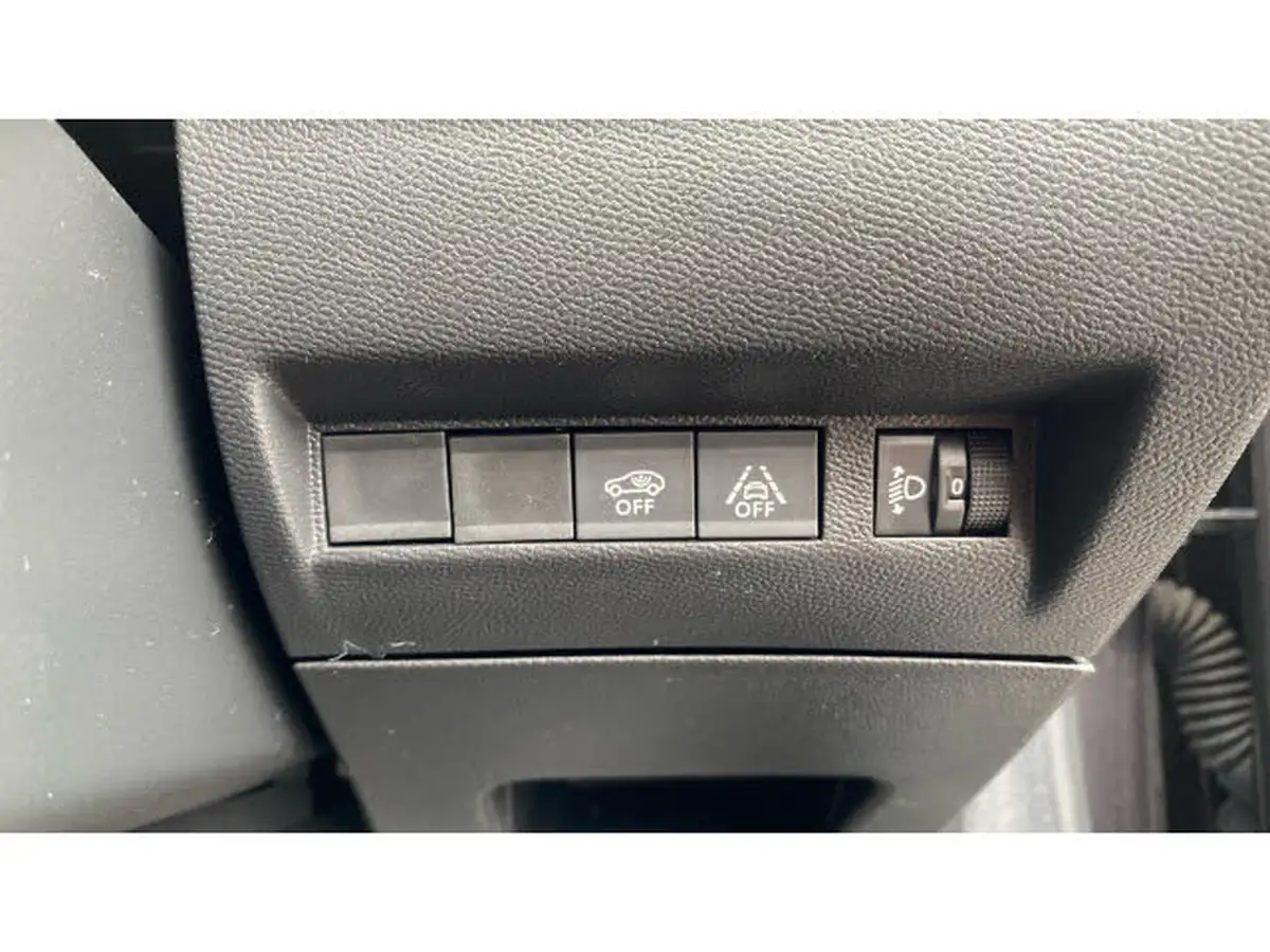 2022-peugeot-208-12-puretech-allure-premium-100bhp-big-30