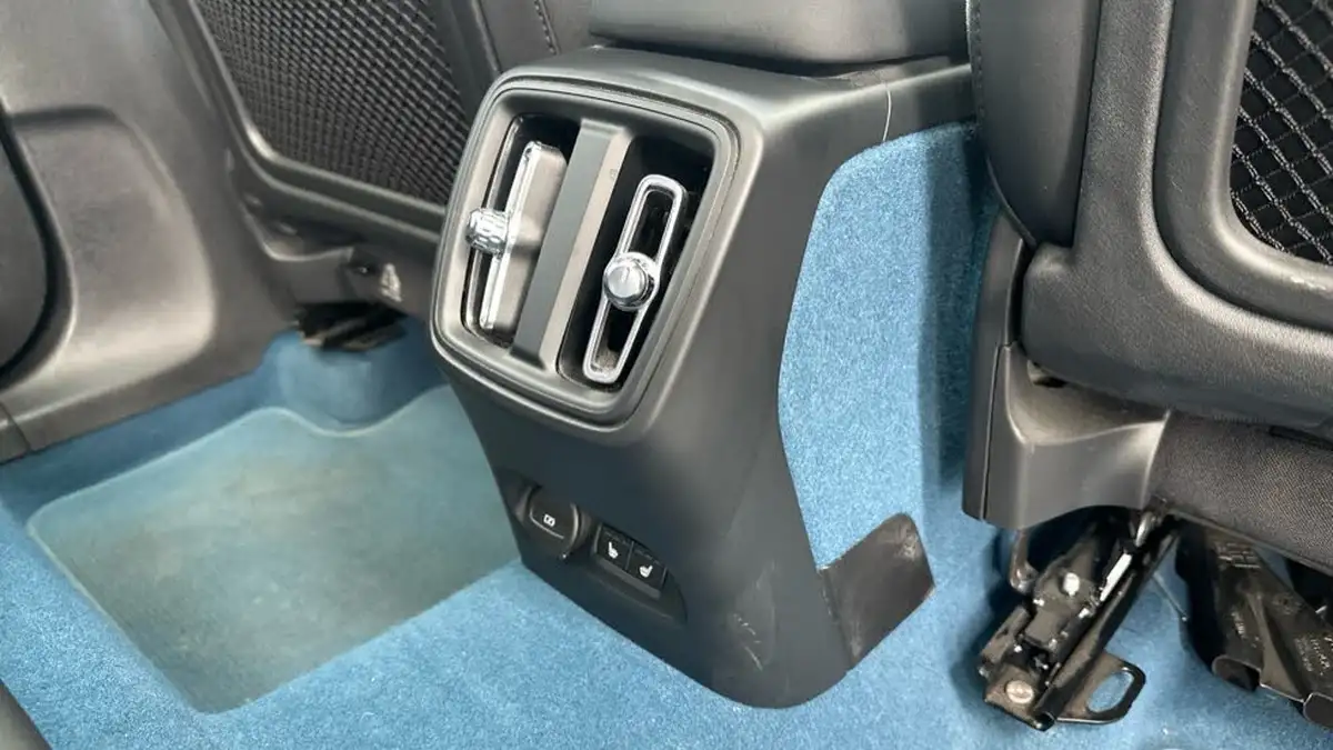 2022-volvo-c40-e-twin-recharge-pro-big-26