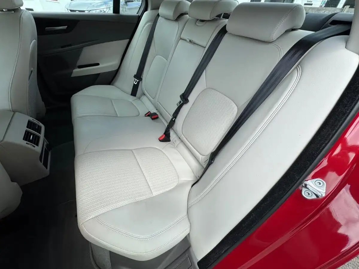 2017-jaguar-xe-20d-portfolio-180ps-1999cc-auto-big-3