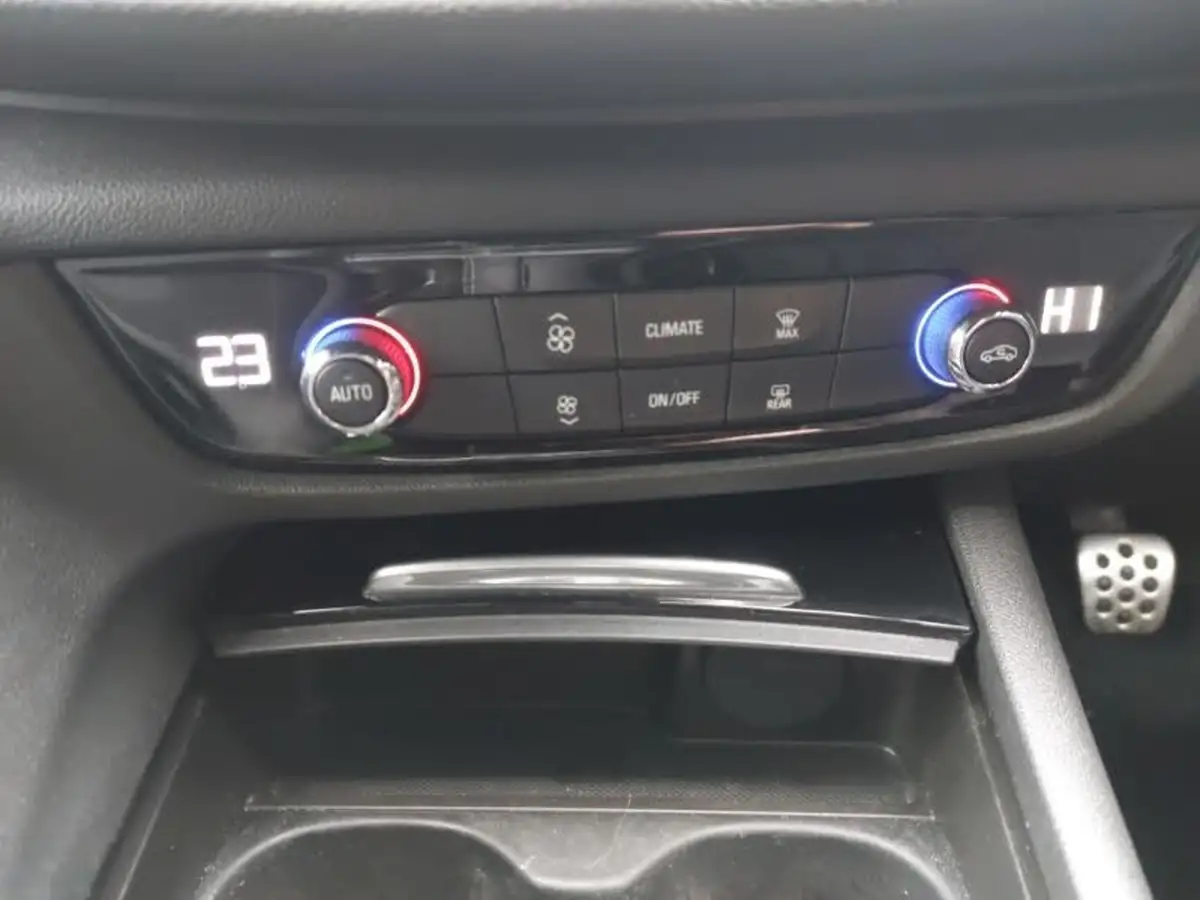 2018-vauxhall-insignia-grand-sport-20td-sri-vx-line-nav-big-16