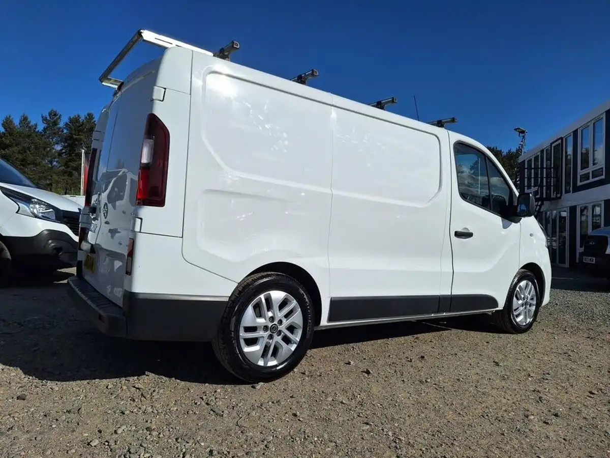 2019-nissan-nv300-16dci-tekna-l1h1-120ps-10t-panel-van-big-3