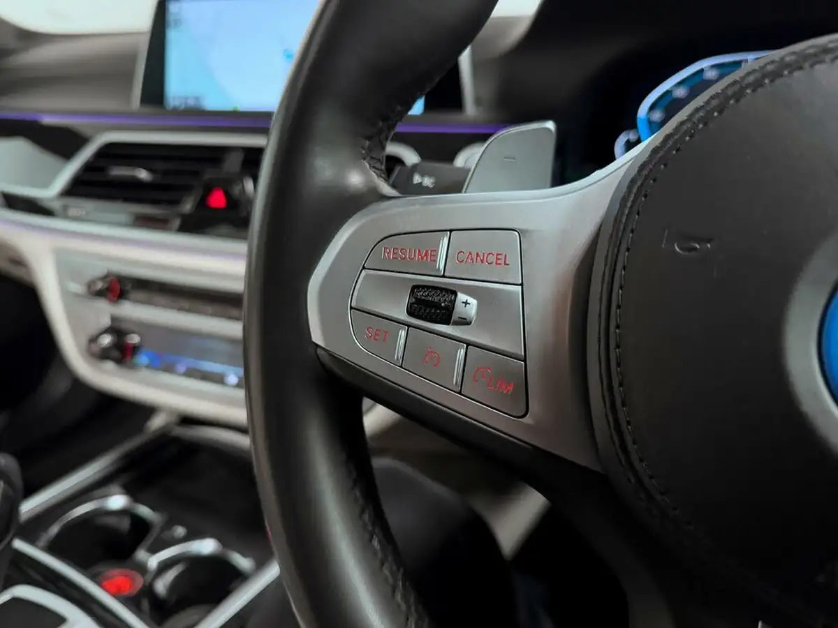 2021-bmw-7-series-30-745e-m-sport-big-35
