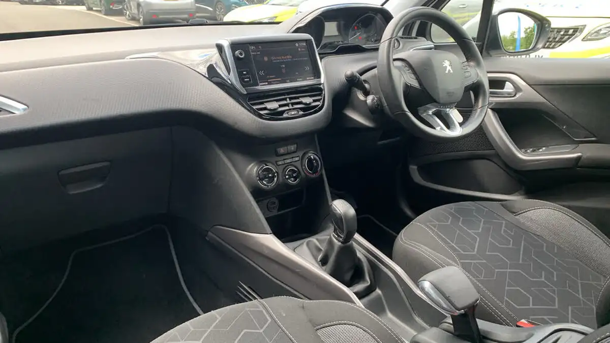 2017-peugeot-2008-suv-12-puretech-active-82bhp-big-11