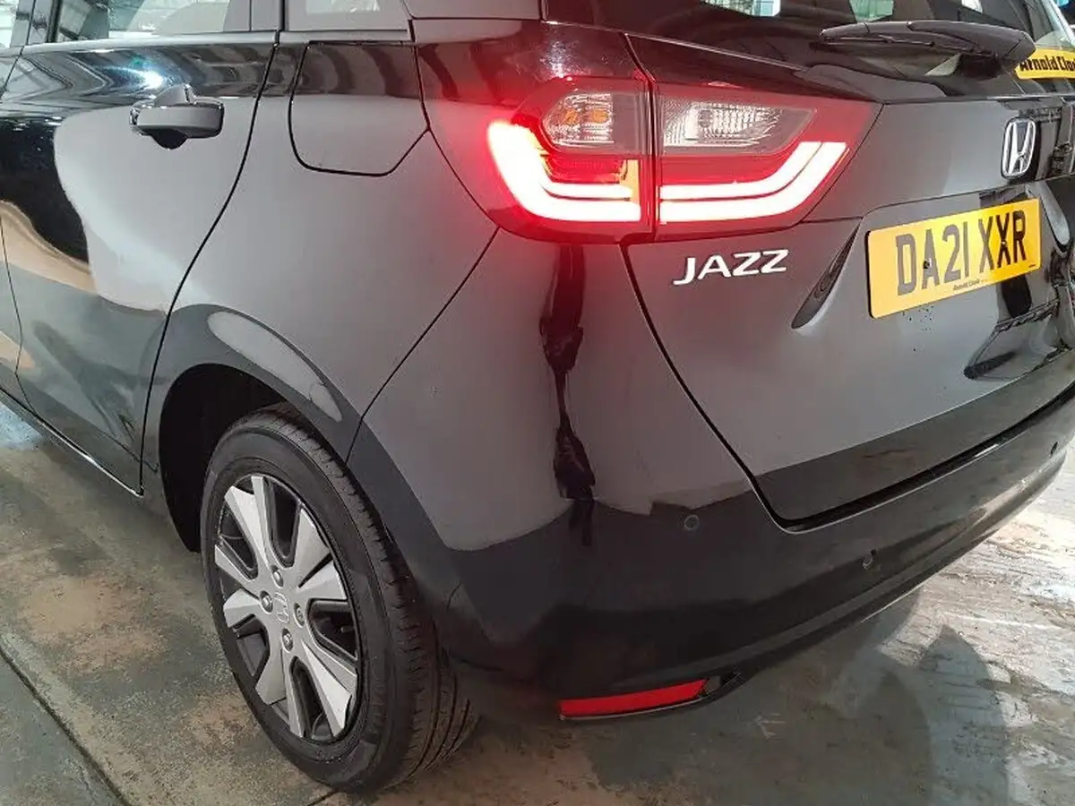 2021-honda-jazz-15-i-mmd-sr-107ps-big-17