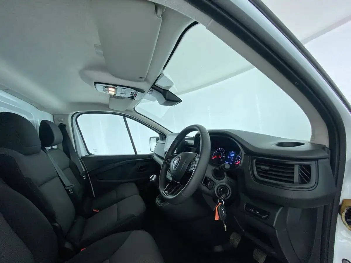 2023-renault-trafic-20dci-ll30-130-business-panel-big-30