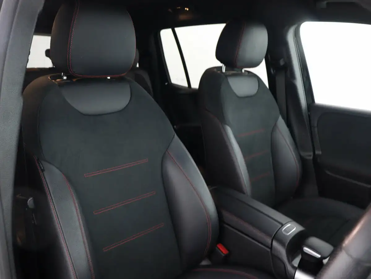 2021-mercedes-benz-glb-class-13-glb200-amg-line-7g-tronic-big-37