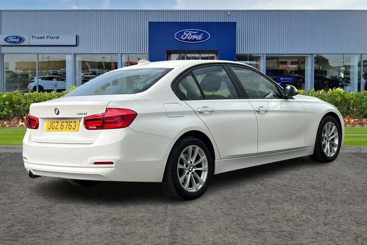 2018-bmw-3-series-15-318i-se-saloon-4d-big-3