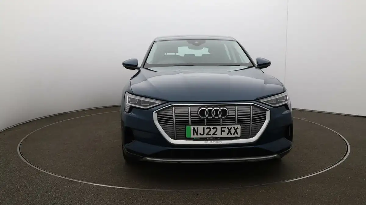 2022-audi-e-tron-55e-technik-station-wagon-big-32