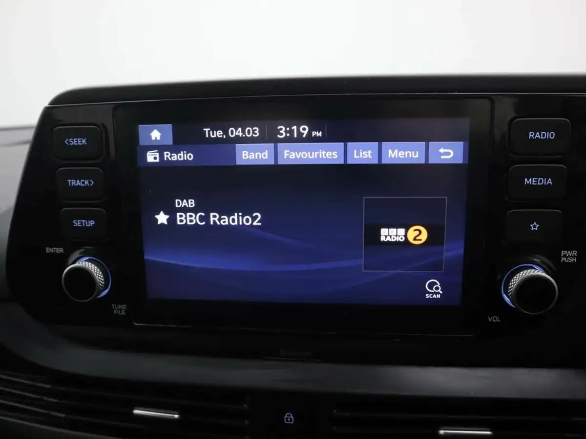2022-hyundai-i20-10-t-gdi-se-connect-dct-big-18