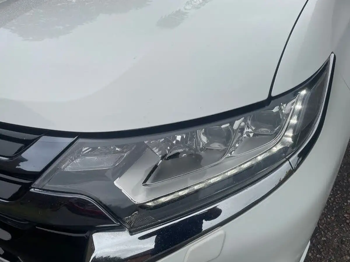 2015-mitsubishi-outlander-20-gx4h-phev-big-17