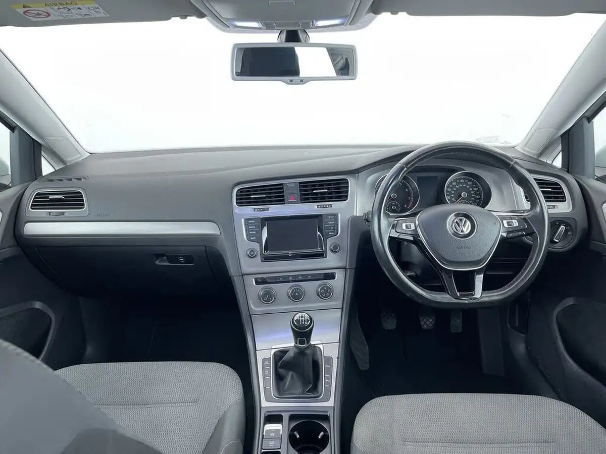 2015-volkswagen-golf-14-tsi-match-5d-big-63