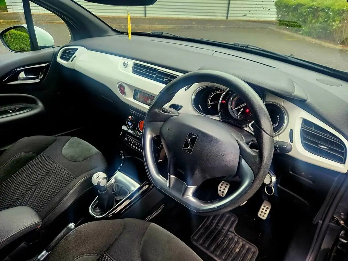 2015-citroen-ds3-12-dstyle-ice-big-26