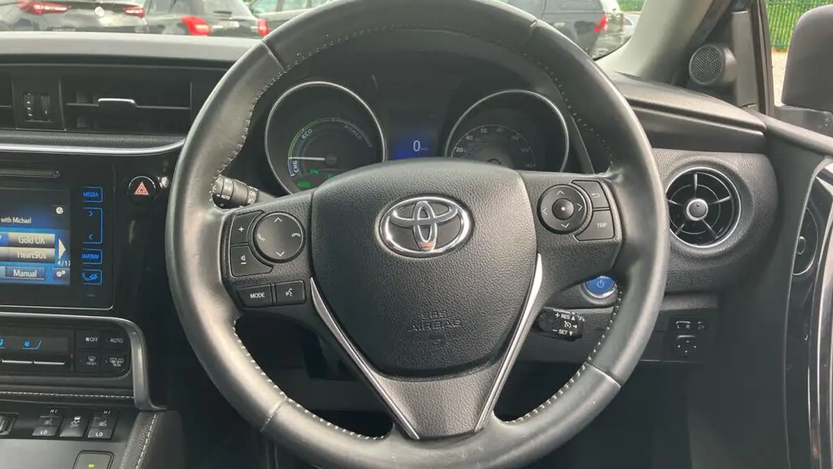 2016-toyota-auris-18-vvt-i-hsd-excel-hatchback-big-7