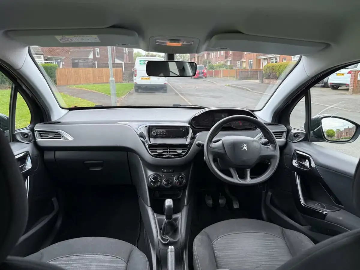 2015-peugeot-208-10-access-puretech-3d-big-9