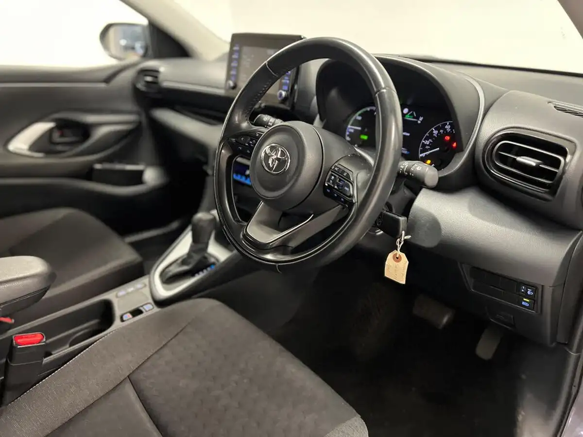 2020-toyota-yaris-15-vvt-i-icon-114bhp-hybrid-1490cc-e-cvt-big-11