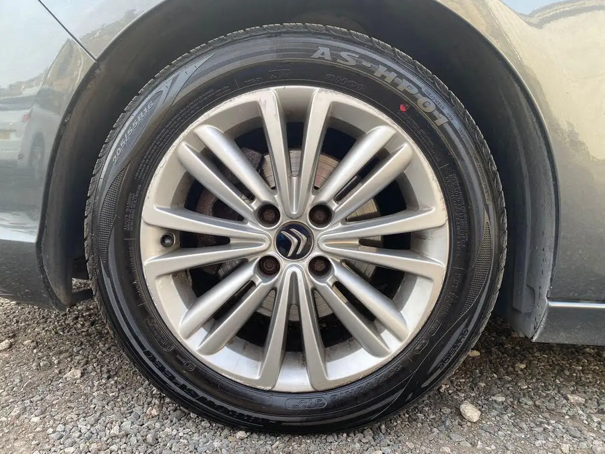 2013-citroen-c4-16-vtr-big-16