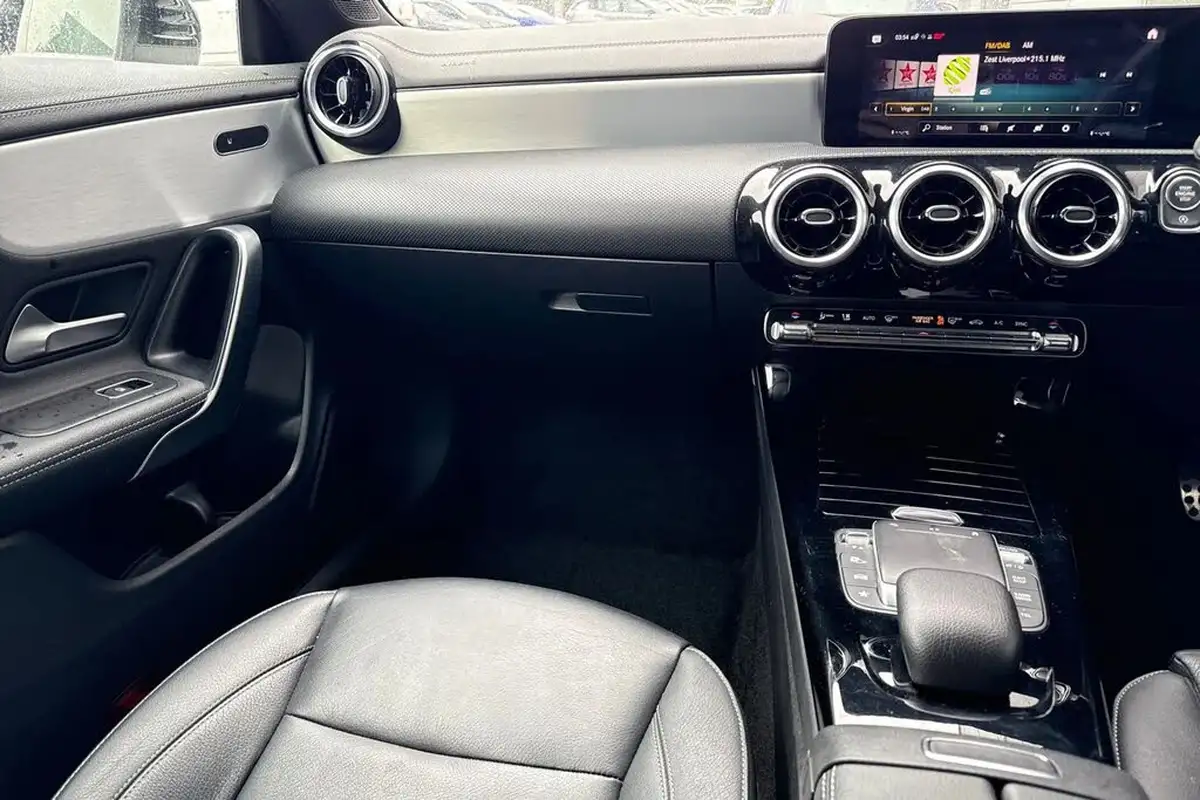 2022-mercedes-benz-cla-13-cla-200-amg-line-shooting-brake-5d-big-18