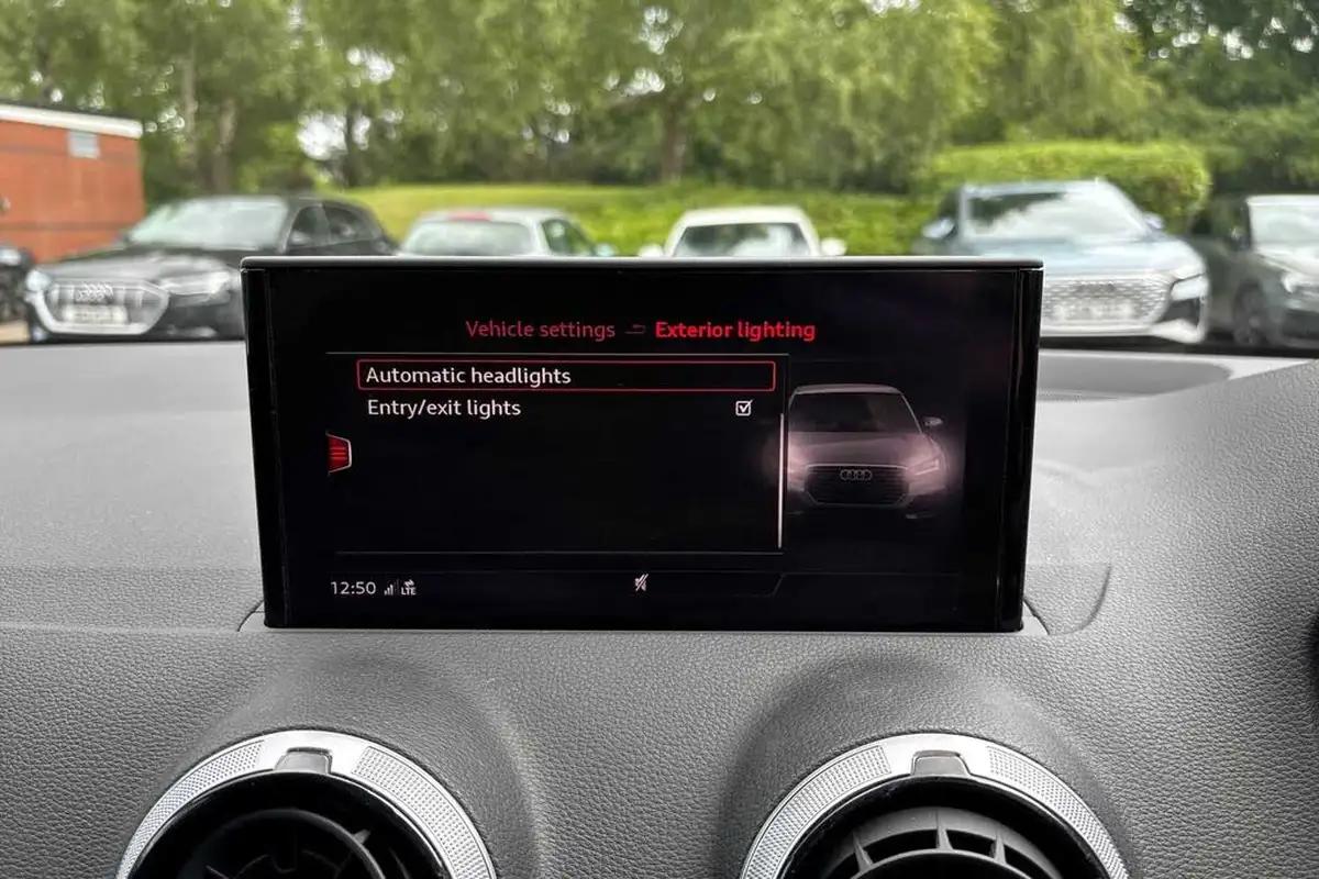 2024-audi-q2-10-30-tfsi-s-line-110ps-big-17