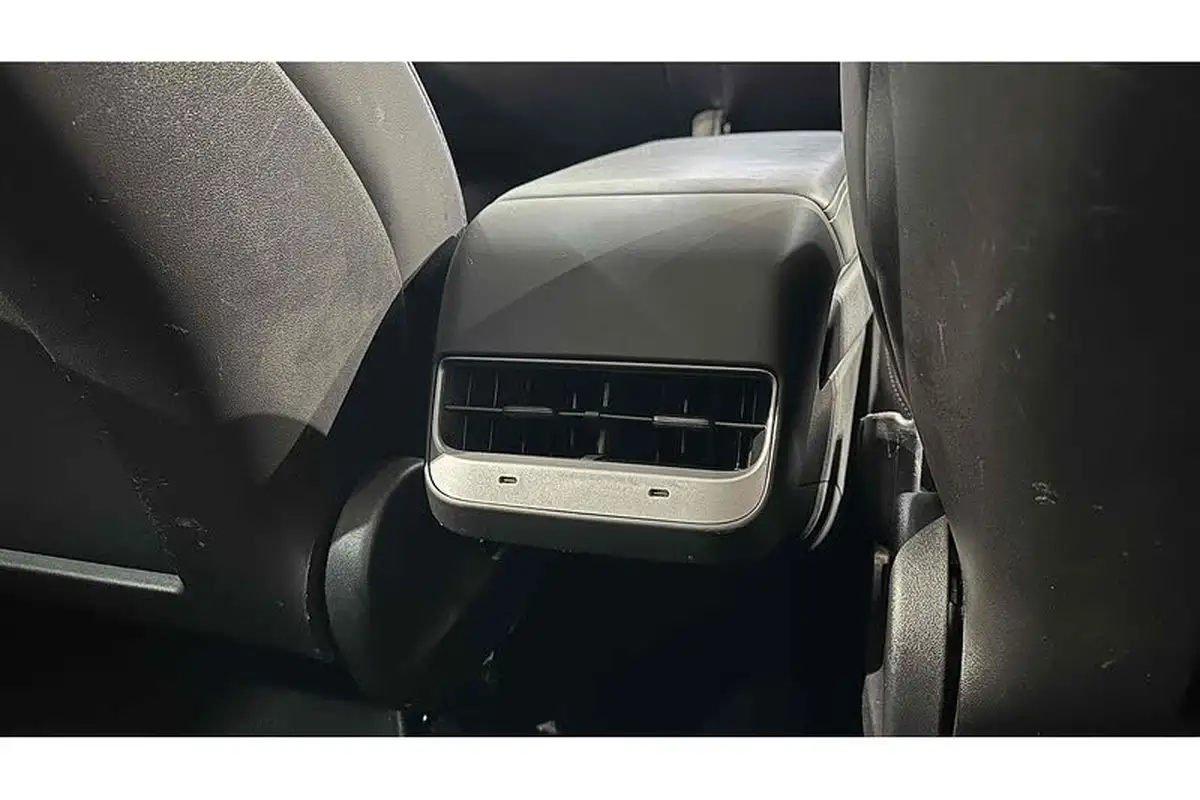 2020-tesla-model-3-e-long-range-big-30