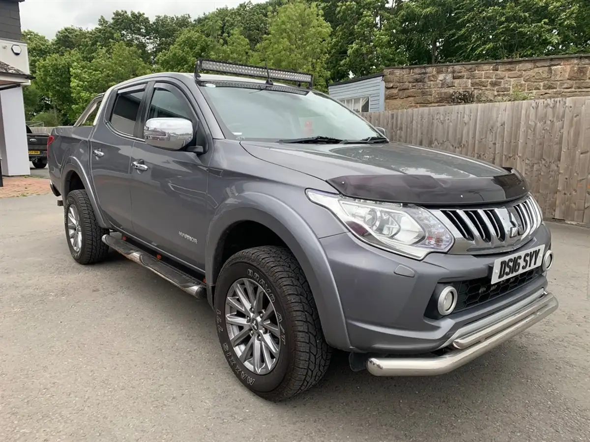 2016-mitsubishi-l200-24di-d-warrior-big-0