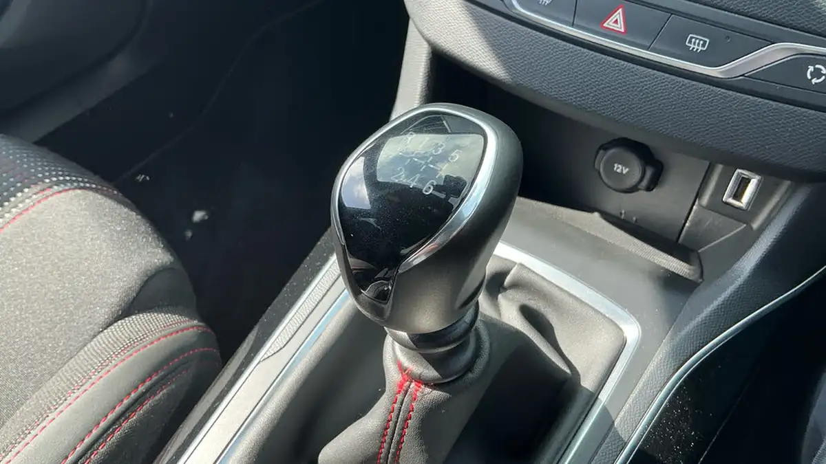 2020-peugeot-308-sw-12-puretech-gt-line-big-19