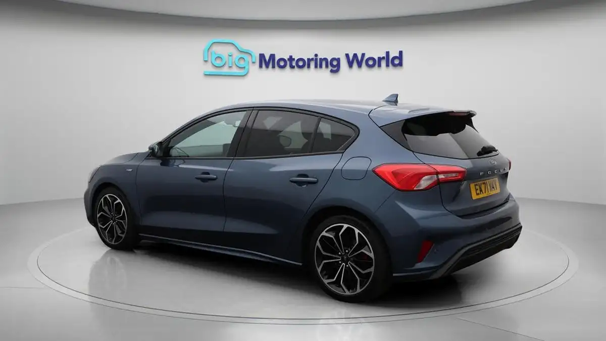 2020-ford-focus-15-st-line-x-hatchback-big-5