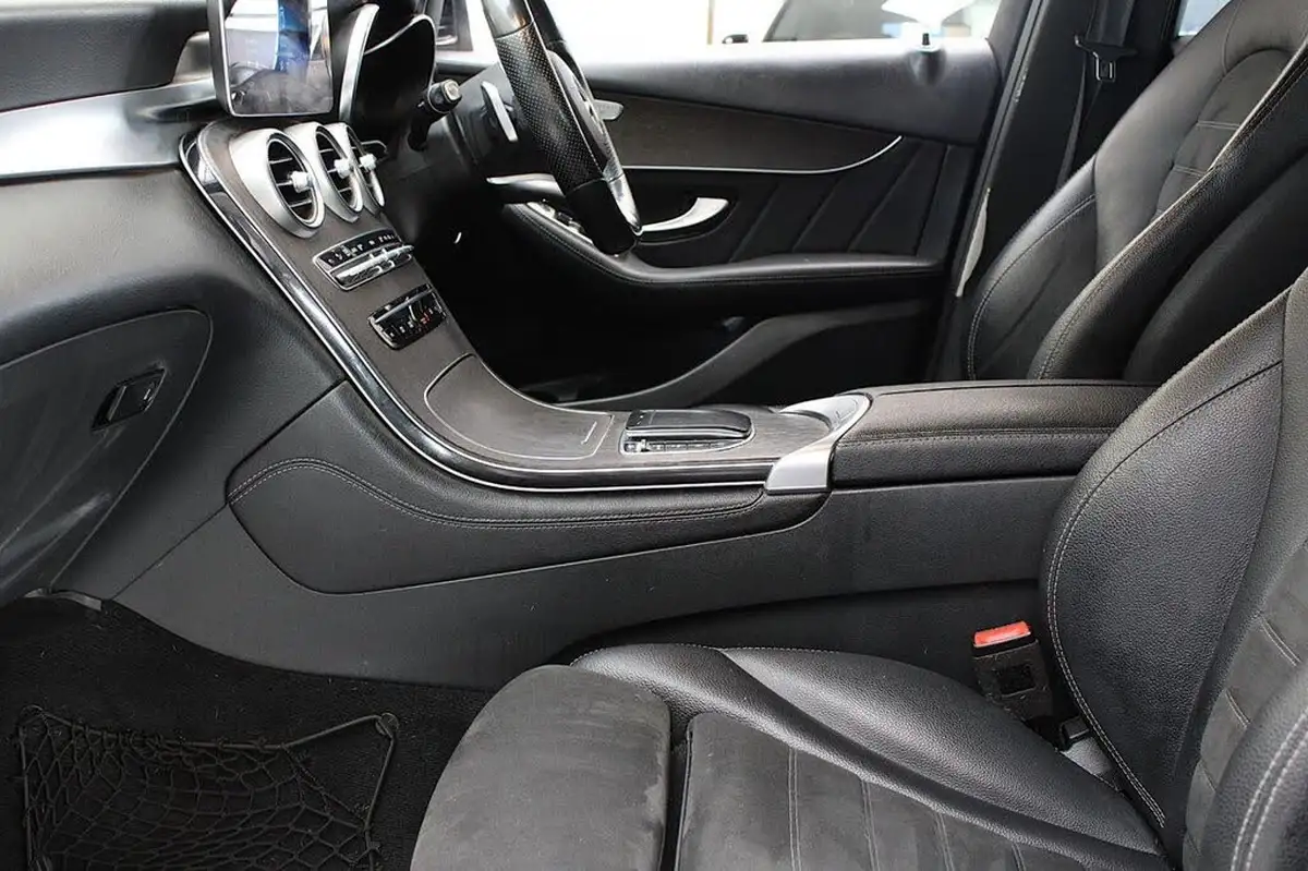 2019-mercedes-benz-glc-class-20d-glc220d-amg-line-station-wagon-5d-4matic-plus-big-22