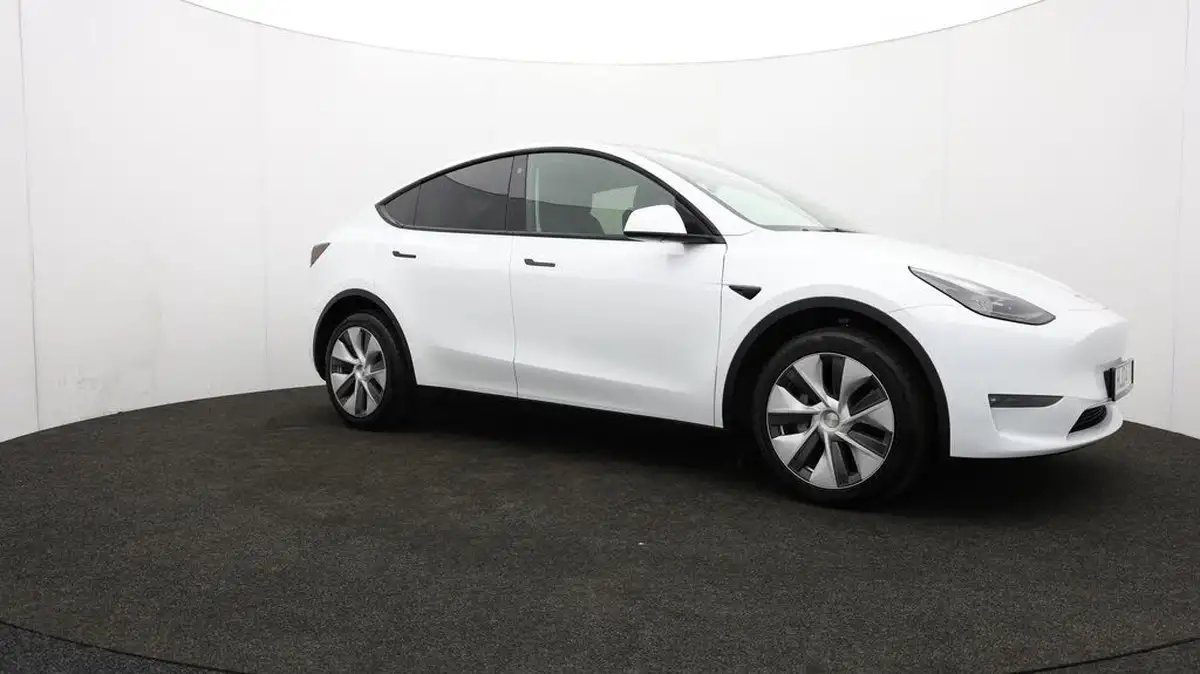2024-tesla-model-y-e-long-range-306bhp-awd-big-41