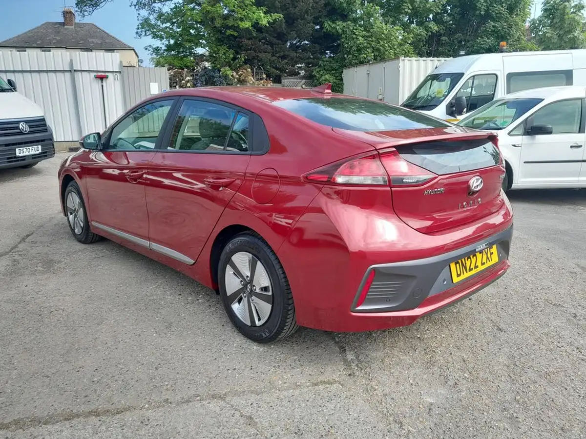 2022-hyundai-ioniq-16-gdi-premium-se-hybrid-big-10